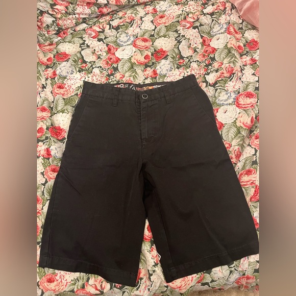 volcom boy’s black uniform skater shorts - Picture 1 of 3